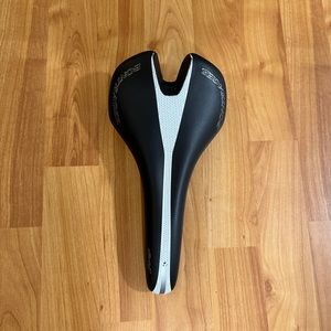 Bontrager Affinity 1 Road Racing Saddle Bicycle Seat